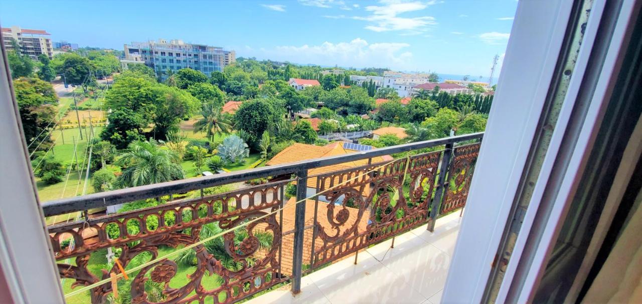 Spacious Apartment Near The Beach In Masaki Дар ес Саалам Екстериор снимка